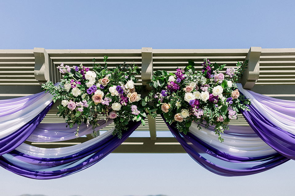 Floral ceremonies with purple linens and flowers at the ceremony