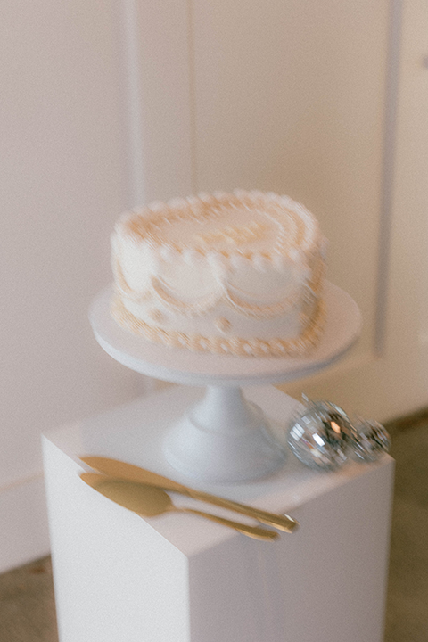 Blurry artsy image of cake